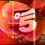 Immagine Canale 5 in piena crisi d'ascolti: si salvano solo la De Filippi, Bonolis e Striscia la notizia.